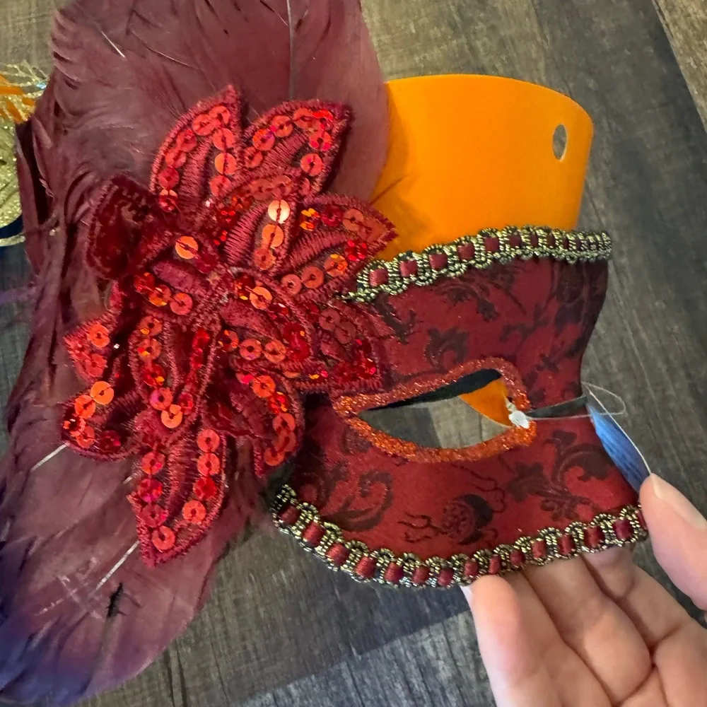 Set of two masquerade masks